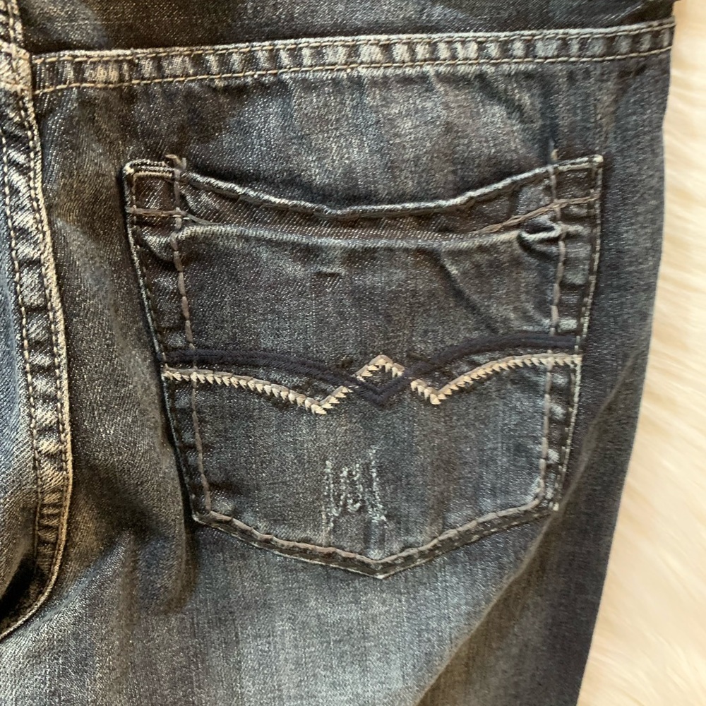 Urban Pipeline Relaxed Bootcut Dark Wash Distressed Denim Jeans Size 32/32 - Picture 7 of 12
